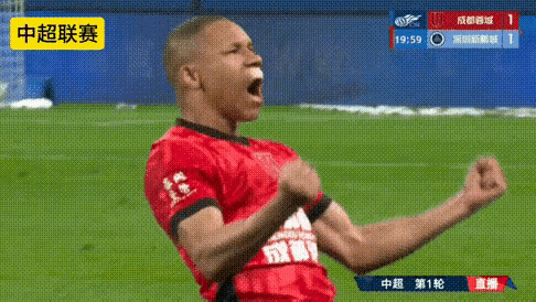 一场比赛让成都蓉城球迷彻底喜欢上这个娃子我在成都工作过三年，也到成都蓉城的主