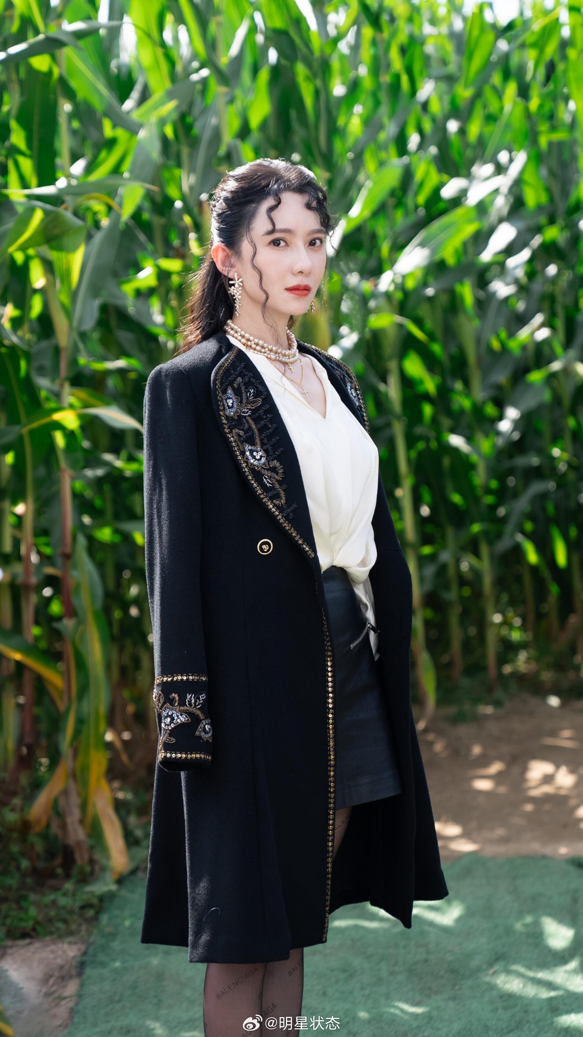 刘萌萌玉米地的丝袜美腿