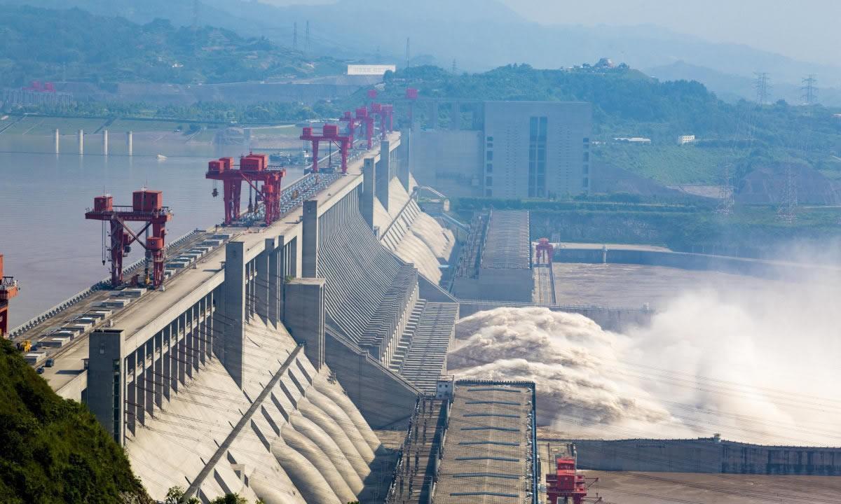 美国不敢炸三峡大坝，因为代价太大、风险太高。三峡大坝是中国的重要基础设施