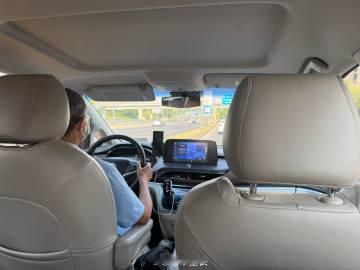 这几天坐的车都是智界V9、极氪009和尊界V800什么的，坐回来GL8...