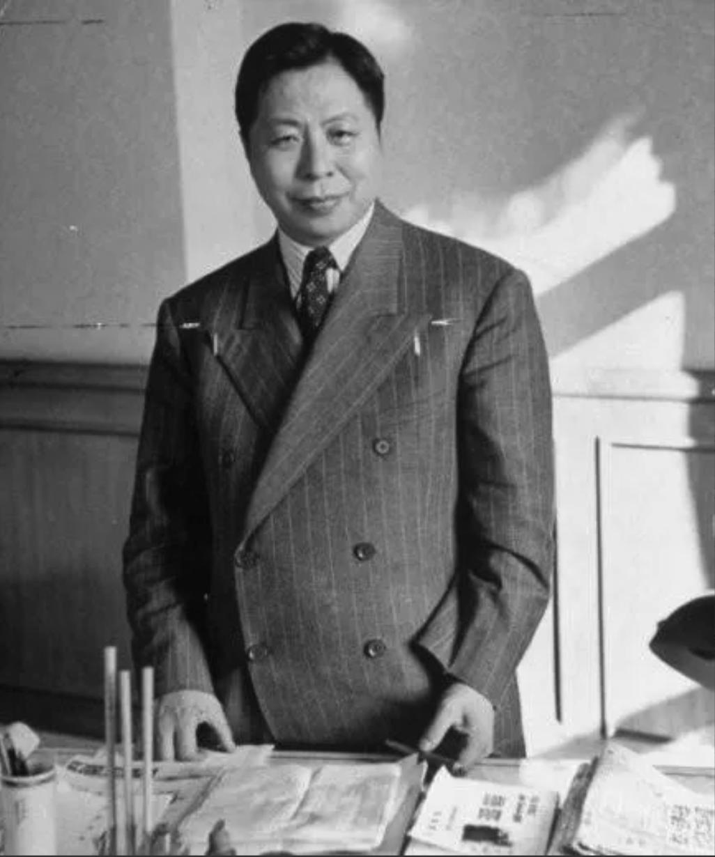 1952年，蒋介石过生日，请吴国桢吃饭，第二天还派一个司机送他回去。谁知路上，吴