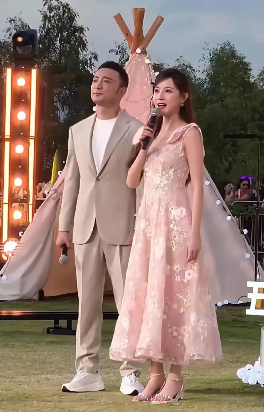 央视最有才华的两位主持人，他们都主持过央视的春晚，你能一眼认出他们是谁吗？尼格