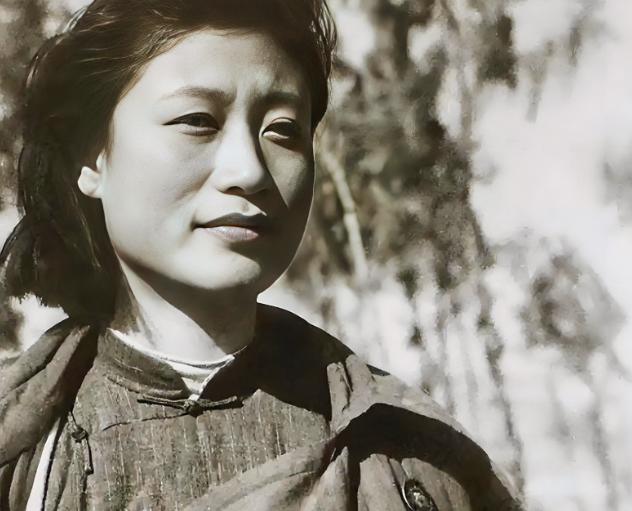 1941年，新四军副军长项英被贴身警卫枪杀，22岁妻子成寡妇，一年后她嫁给另一位