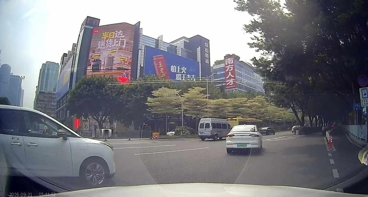 只买交强险就敢上路的到底是什么人！！！只买交强险就敢上路的到底是什么人服了，