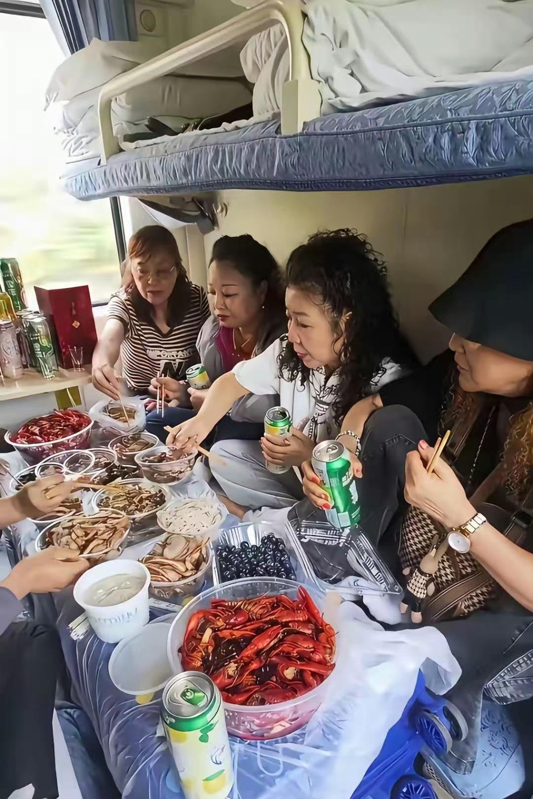 网友告诫：遇这样的退休群体尽量远离。一般人根本惹不起，而且极度自私。