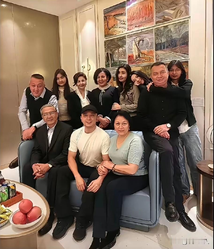 重组家庭的孩子，照样能在爱里长大，活成一束光，尼格买提就是最好的例子。他爸