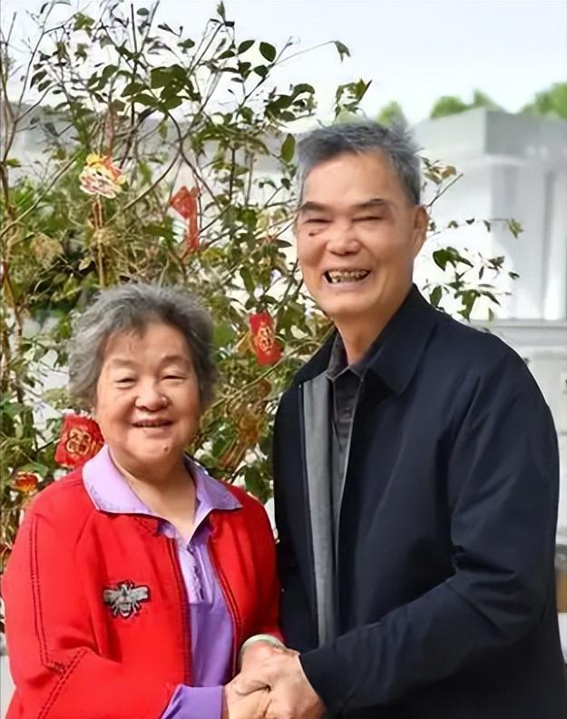 1971年，24岁的女干部李玉枝执意嫁给一级伤残战斗英雄，可在新婚夜，她竟然拿一