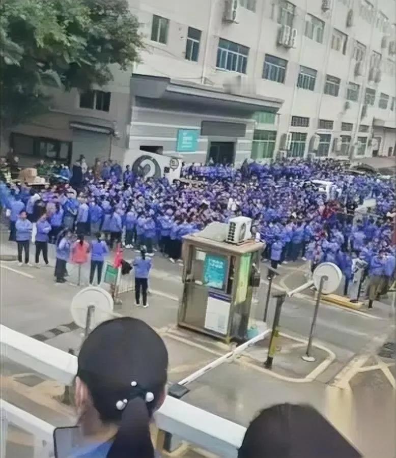 深圳宝安某耳机厂炸了——不是爆单，是突然取消所有员工加班！几千个靠加