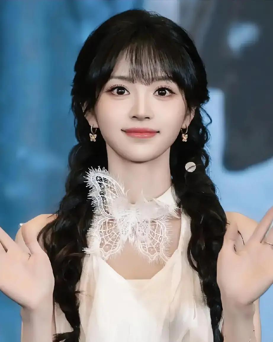 田曦薇把《逐玉》收官微博发完，第二天就拎着行李进了《嫁金钗》剧组。没有告别长