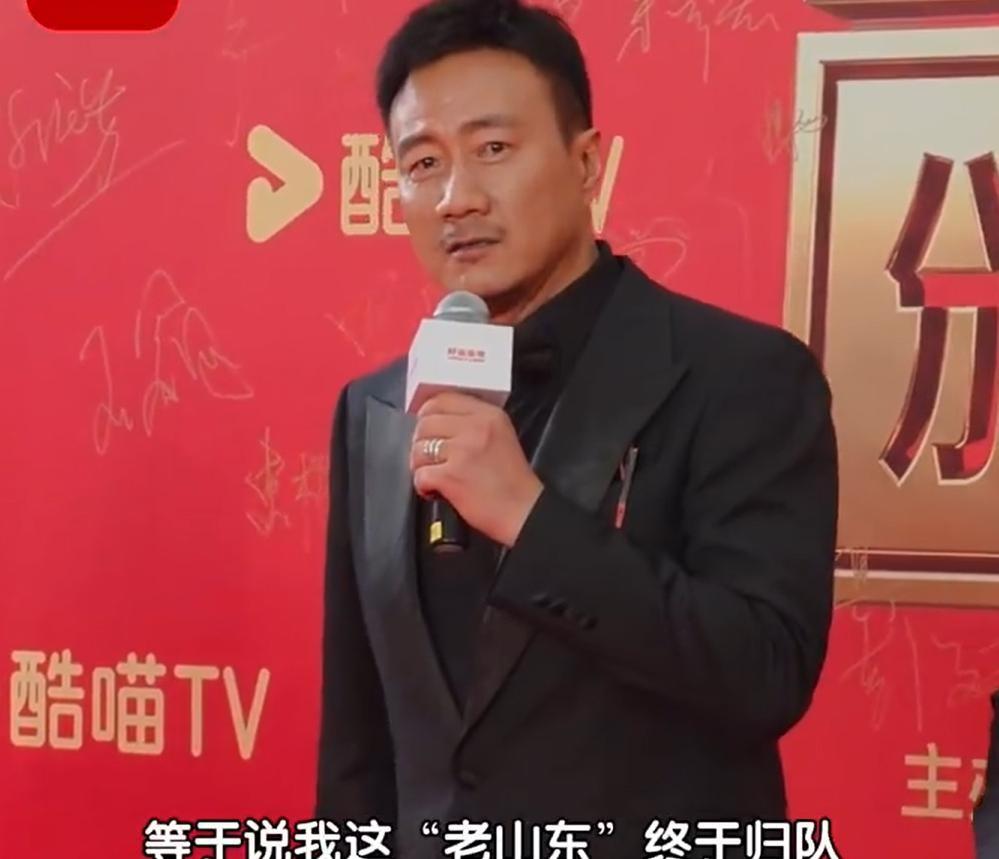 胡军他爸是北京人，他妈是山东济南的。李乃文他爸是天津人，他妈是山东烟台的。这俩硬