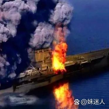 伊朗的无人机撞上了美国航母的甲板。第一波二十架，贴着海面十米高飞过来。雷达在十