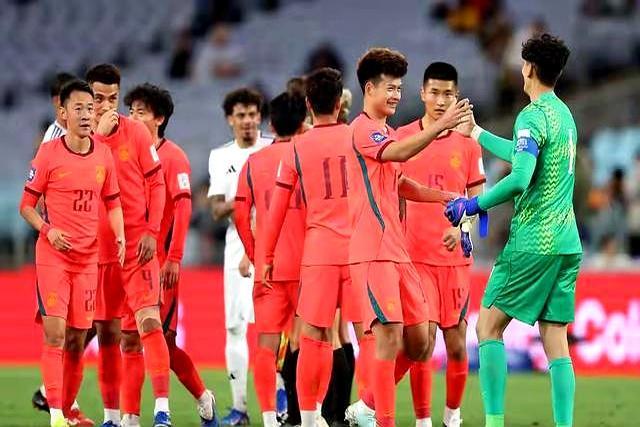 国足有望迎来两连胜！因为今天喀麦隆0-1输给澳大利亚！这对国足来说无疑是好消息！