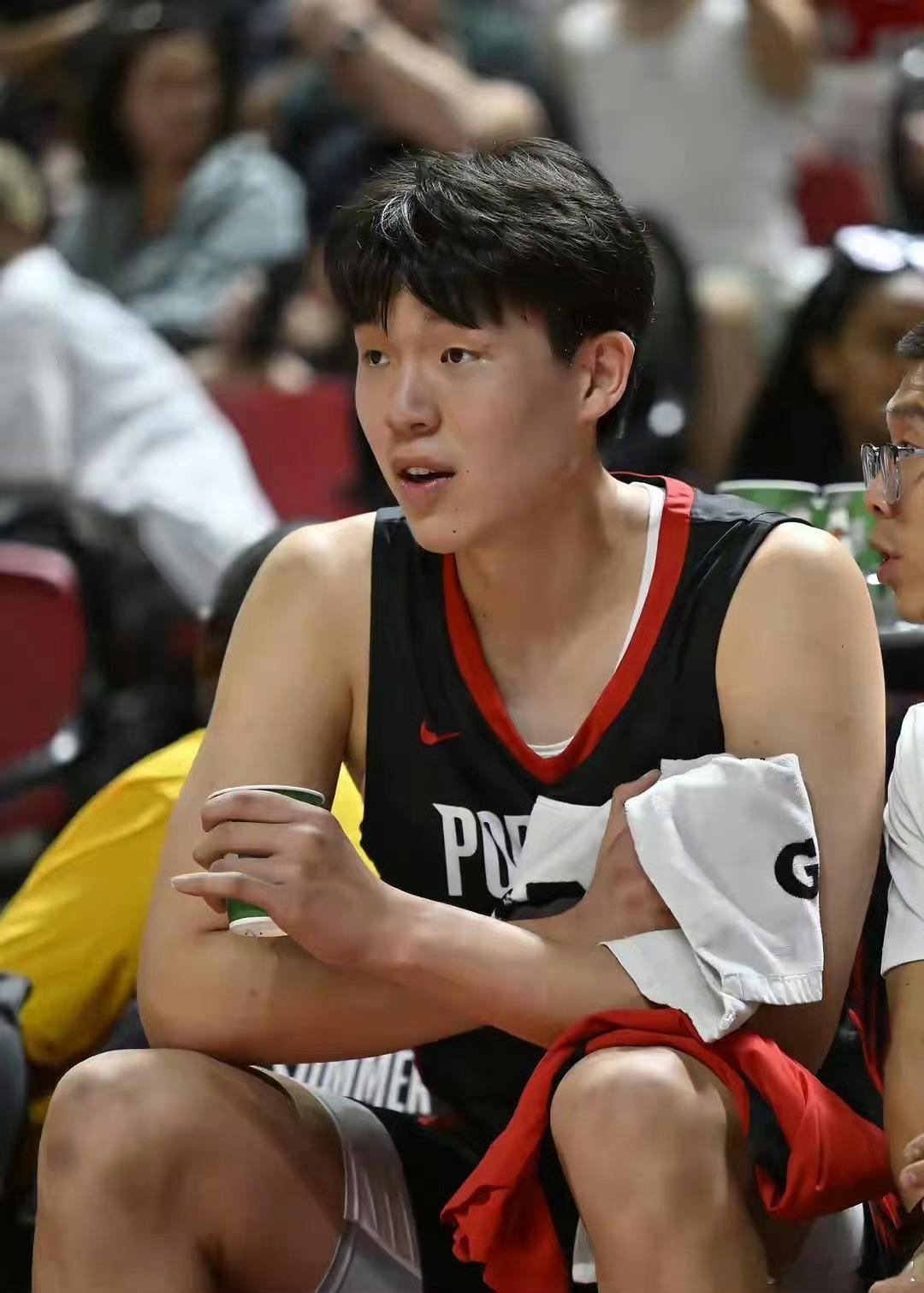 杨瀚森在波特兰开拓者打了这么多场NBA常规赛，总得分才刚到30多分。而姚明呢？第