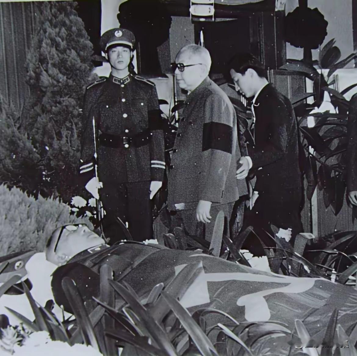 1986年10月7日，94岁的刘伯承元帅在北京逝世。10月14日，在万寿路总后勤