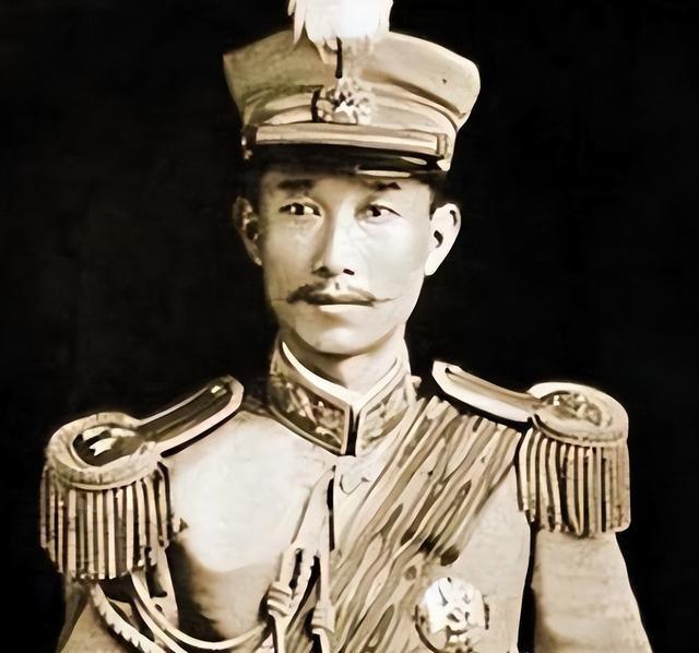 1904年，22岁的蔡锷迎娶29岁的刘长姑，怎料花轿临门，新娘誓死不嫁。蔡锷下不
