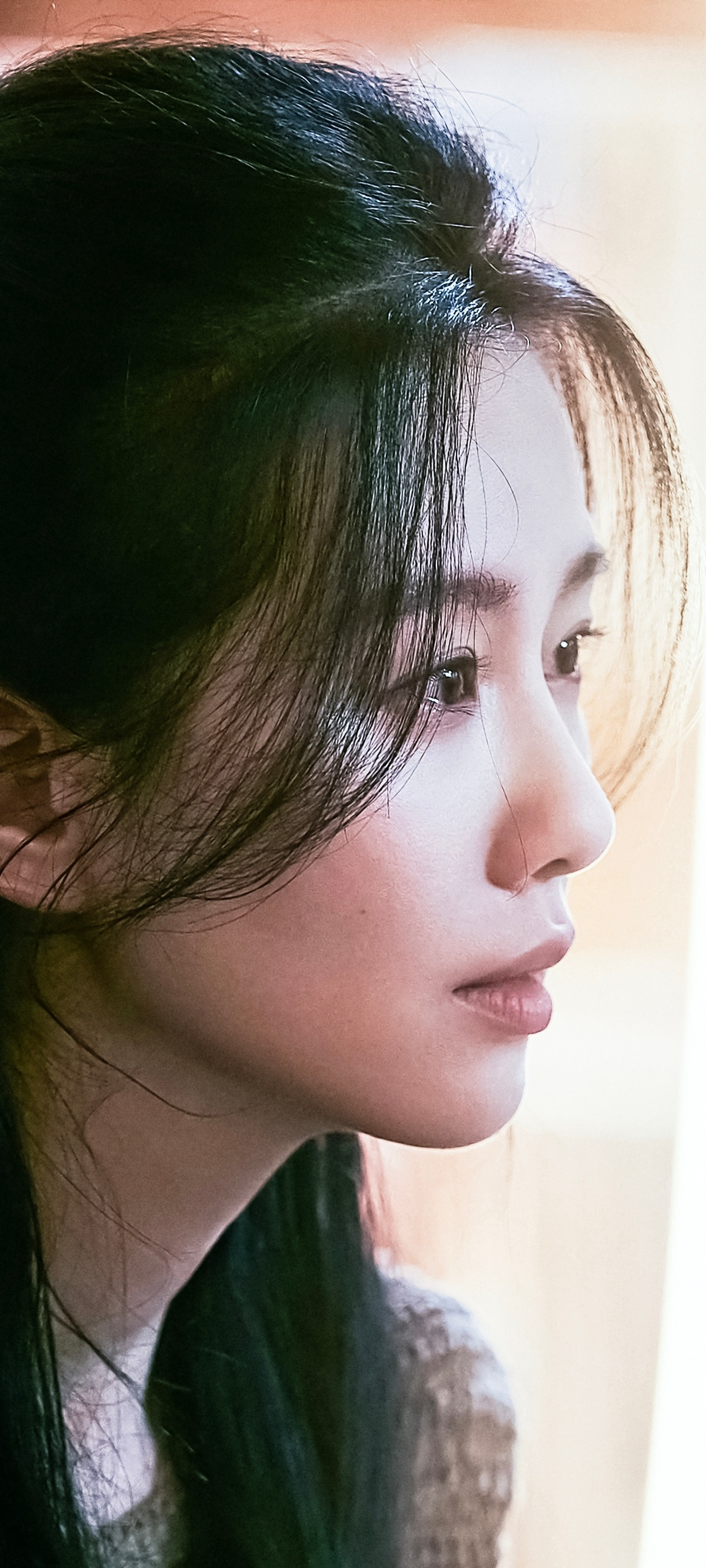 同样是眼中有泪，刘诗诗的表演却截然不同，惊蛰无声里的小玉破碎感极强，内里却是坚韧