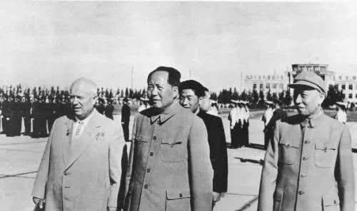 1991年，得知苏联解体，王震将军感慨道：我们曲解了毛主席的意图。1991年，苏