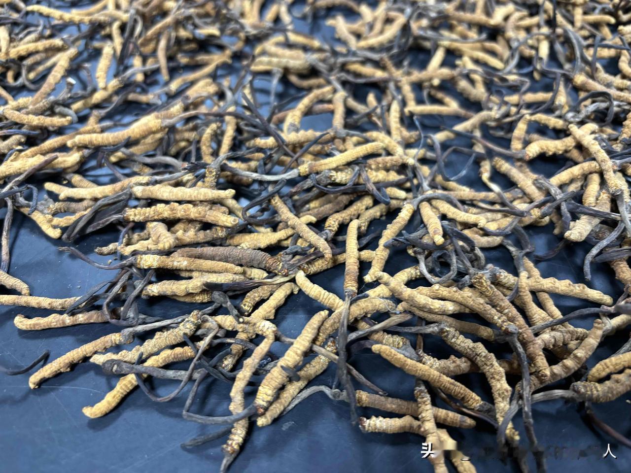 奇怪了！大家发现了吗？很多有钱人都有一个通病，银行里存了几百上千万，却从不大手