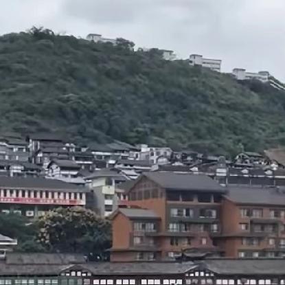 房地产在“十五五”规划中发生身份变化，由拉动经济发展的力量变成民生内容。形象地打