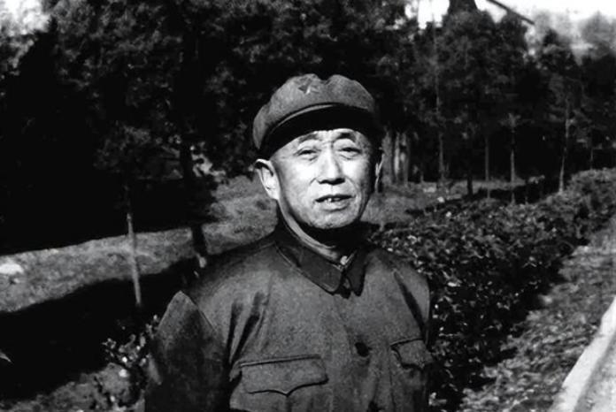 林彪叛逃后，纪登奎为郑维山说情，毛主席：你头上的白头发少两根“主席，我觉得郑维