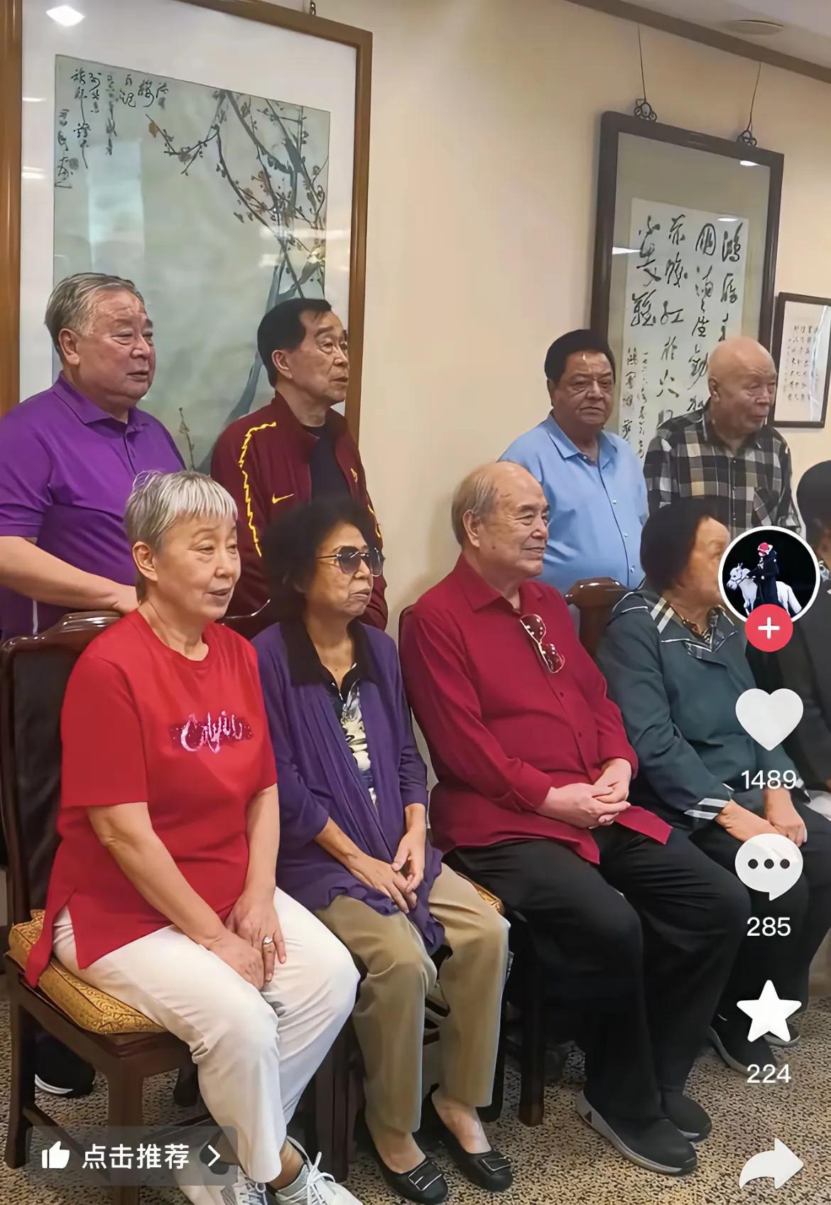 石富宽女儿石洋发了段视频，把北京相声圈的老伙计都聚齐了，这几位里，86岁的李国盛