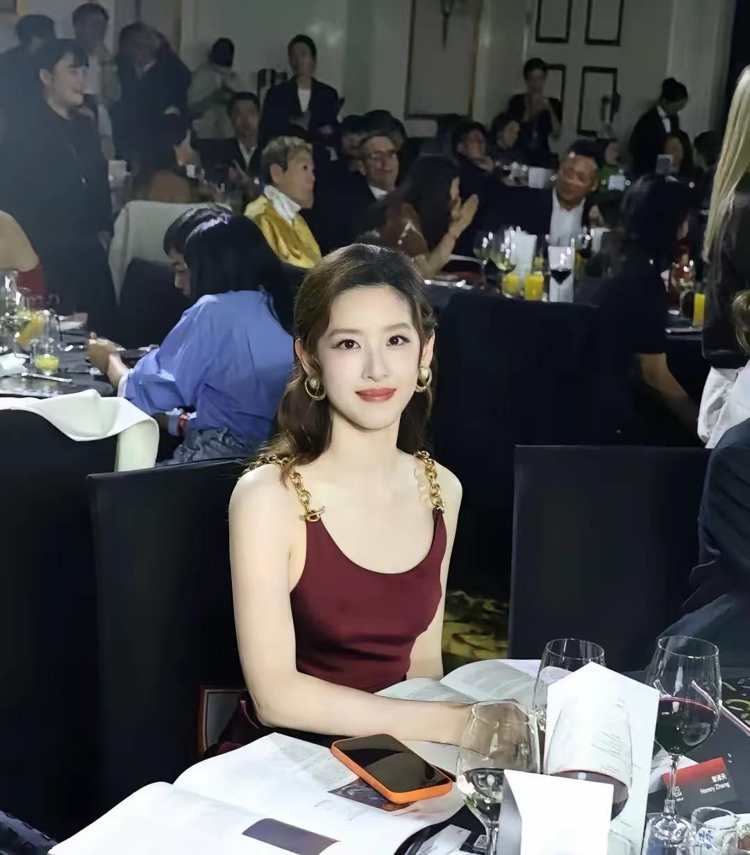 一夜醒来，​刘强东估计又要坐不住了！​他完全没想到，31岁的章泽天竟然又有了