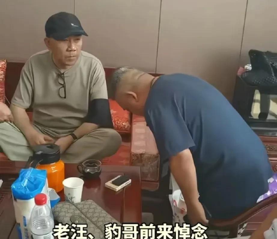 万万没想到，曲艺赛道的团结竟然靠老汪！之前豹哥的兄弟虎哥去世了，昨天杨少华也去世
