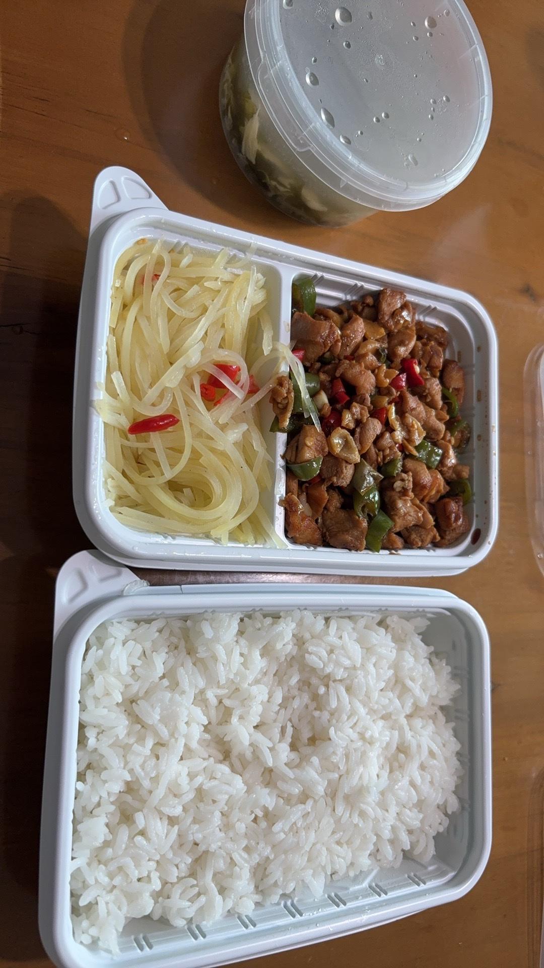 很久没点外卖了，一个人吃饭，不想做，点了份外卖，才知道现在的外卖竞争太激烈了