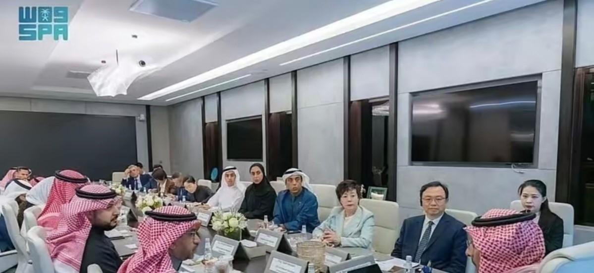 我就纳闷了，王传福和李柯这俩人，平均三天就得飞一个国家，2026年开年就扎进沙特