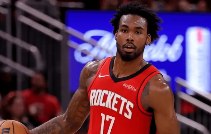 NBA常规赛，火箭今日在主场迎战马刺。赛前，火箭主教练艾米-乌度卡表示，此前因