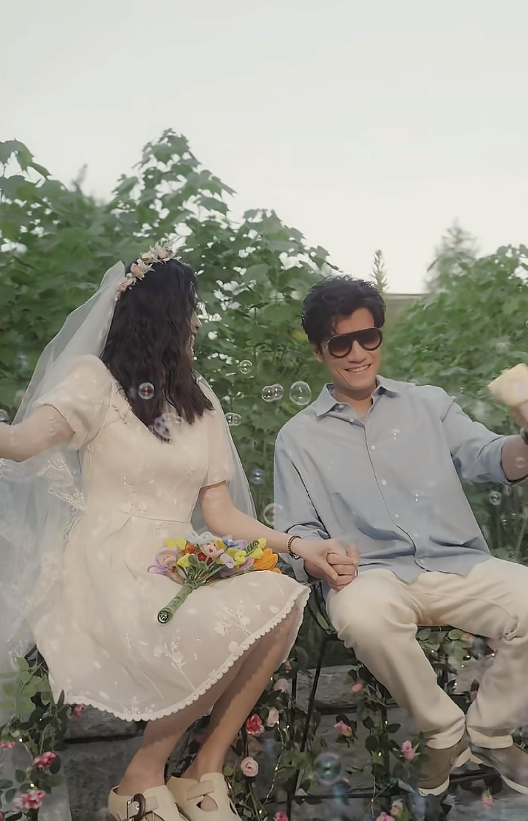 这个男人是真的爱她！看着陈乔恩眼角的鱼尾纹就知道，这个男人每天都让陈乔恩过的很开