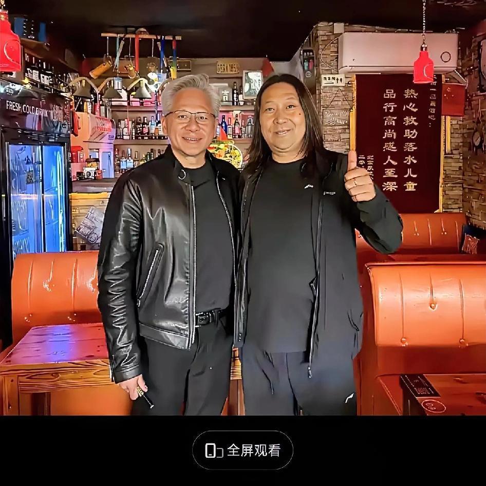 黄仁勋：骨子里流着华人的血，但他是实打实的美国人​黄仁勋到底是哪国人？很多