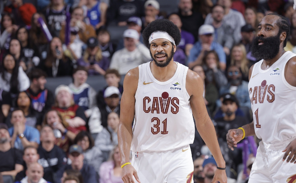 阿伦即将归来！昨日已经进行了对抗训练，复出就在眼前。看到莫布里疯狂吃哈登做的饼，