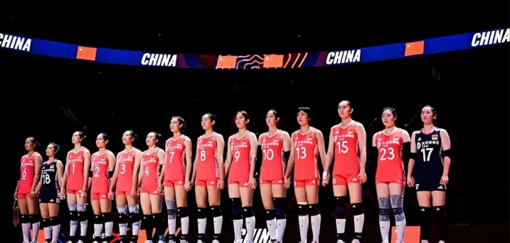 中国女排用0.33分改写历史[玫瑰]随着日本女排2-3不敌东道主波兰队获得