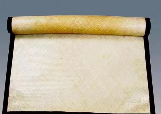 1963年，山东烟台解家庄，两名路过的男子到农户家讨水喝，突然看见院子里晾晒的一