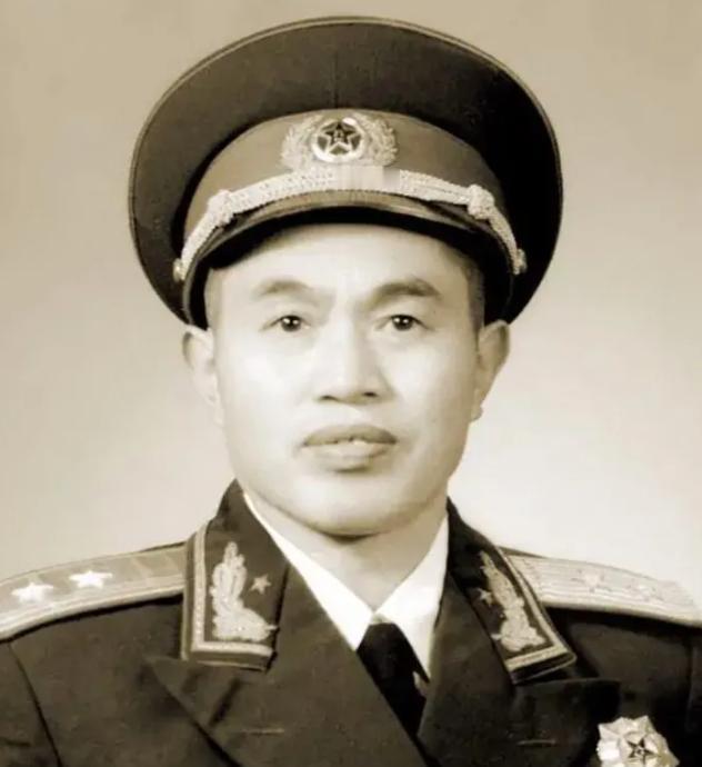 1944年，有个人只带了几名警卫员，就敢闯进少林寺。寺里有多少人？五六十