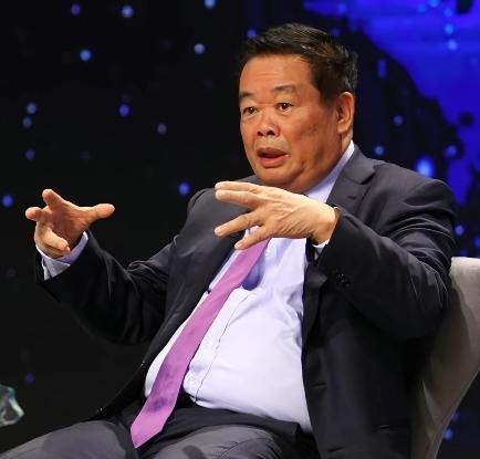 当年许家印组局，多少大佬冲着面子往里跳。张近东、王文银，称兄道弟没几天，钱就砸进