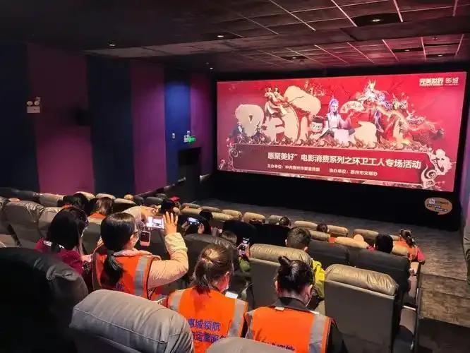 春节档电影票房突破56亿，看着还行，但我告诉你，这是近8年含金量最低的一届春节档