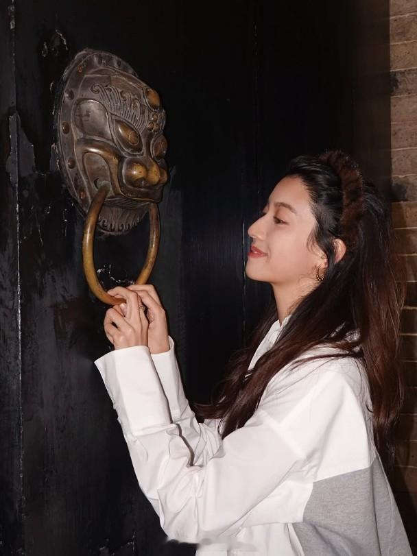 明明是视后，明明是靓女，不过蔡思贝的曝光率跟她的名气完全不成正比，早前有传TVB