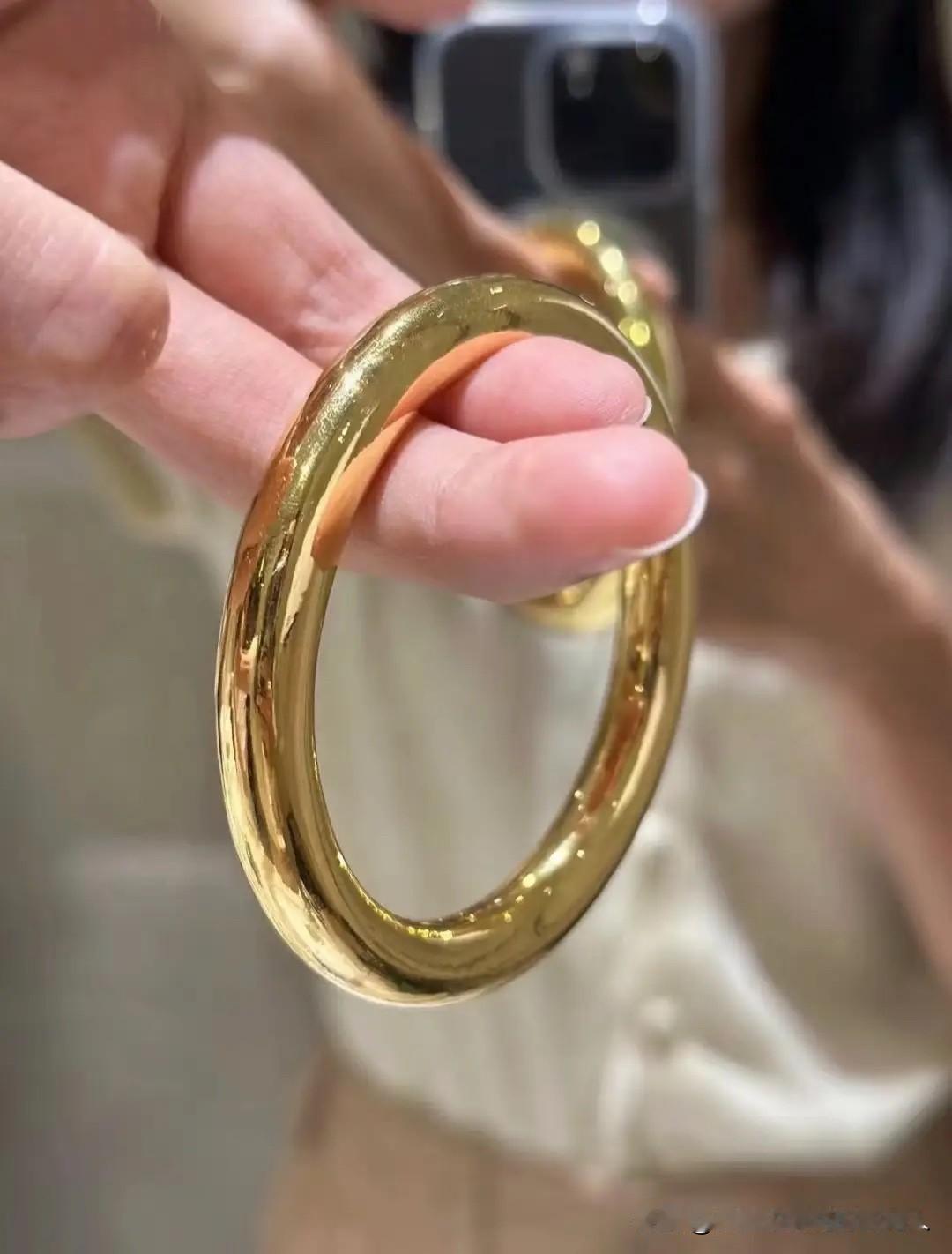 一夜之间，金价又疯涨失控了！直接冲破1002一克，实体金店更是飙到1370一克。