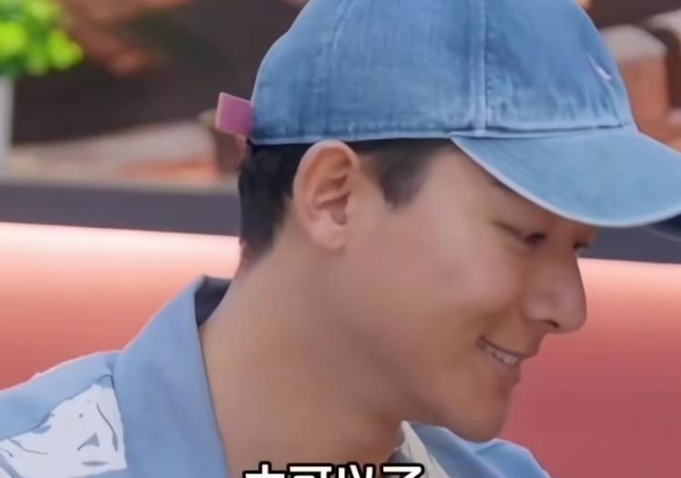 李沁不能吃冰，不是作秀，是声带刚动完手术。张晚意黑得发亮，不是晒的，是每天喷两