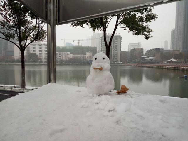 “陪我打雪仗的妈妈和看我成绩单的妈妈, 真的是一个妈妈吗? ”