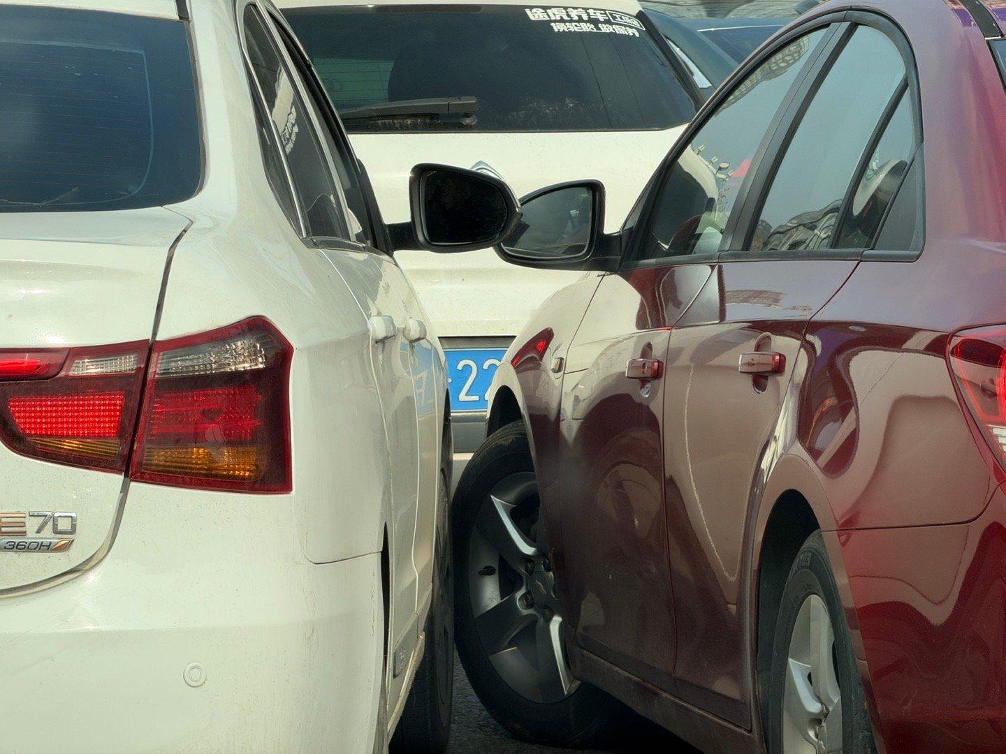 有几年没在武汉开车了，我都有点不适应了，真的想吐槽一下，武汉这交通秩序可以说是相