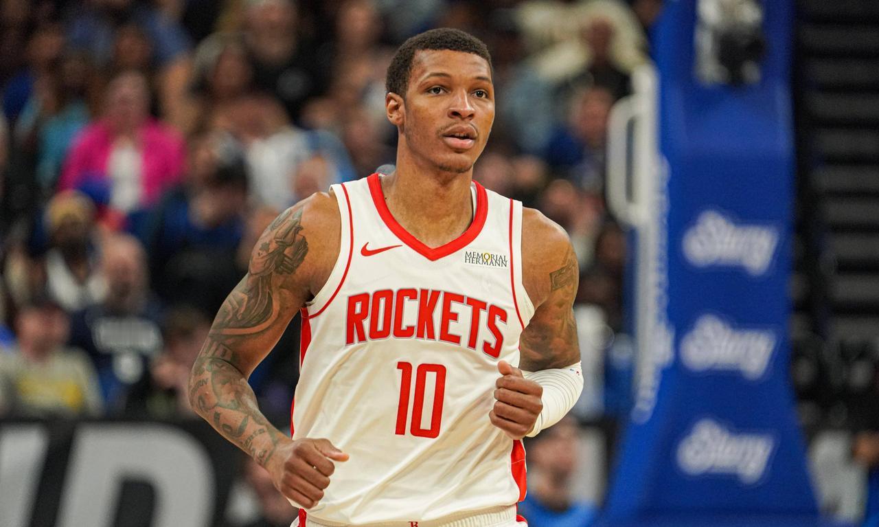 就目前来看火箭的每一步交易都要慎重了医生和小贾小谢目前是不能动了！小史密斯