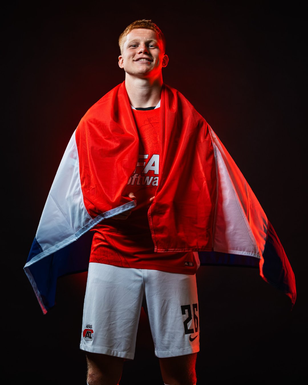 okdiario：皇马有意引进基斯·斯密特，而球员本人也渴望为俱乐部效力。皇马非