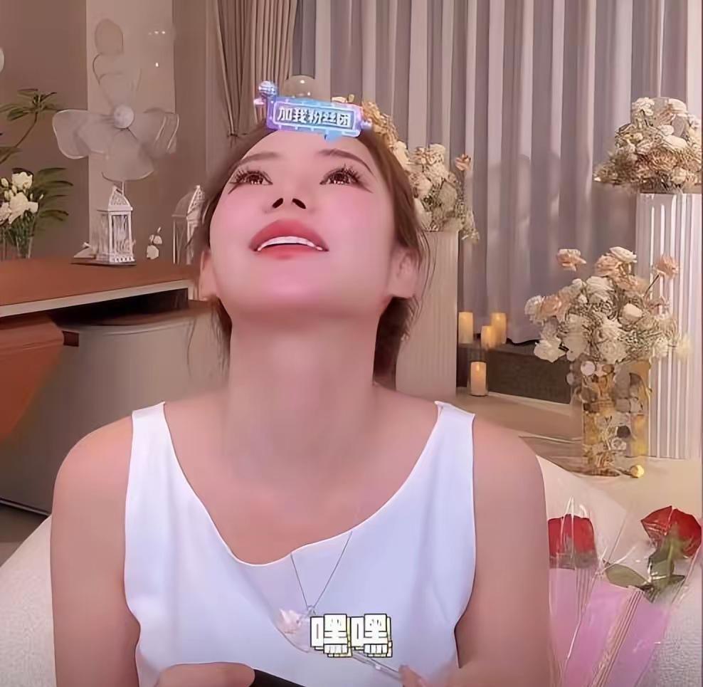 马筱梅直播间哭红眼，她努力做的一切，终于为玥儿姐弟身上看到了回报……小孩子没有