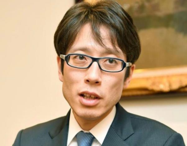 倒反天罡！12月13日，日本明治天皇的玄孙，右翼保守主义代表人物竹田恒泰发文：“