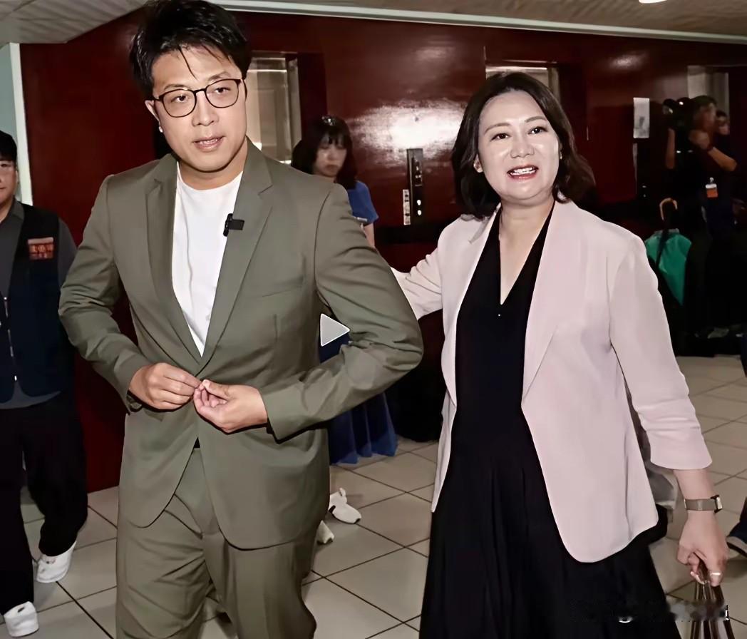 民进党台北市长参选人沈伯洋今（16日）抛出“夜间市长”概念，外界好奇是否让声色场