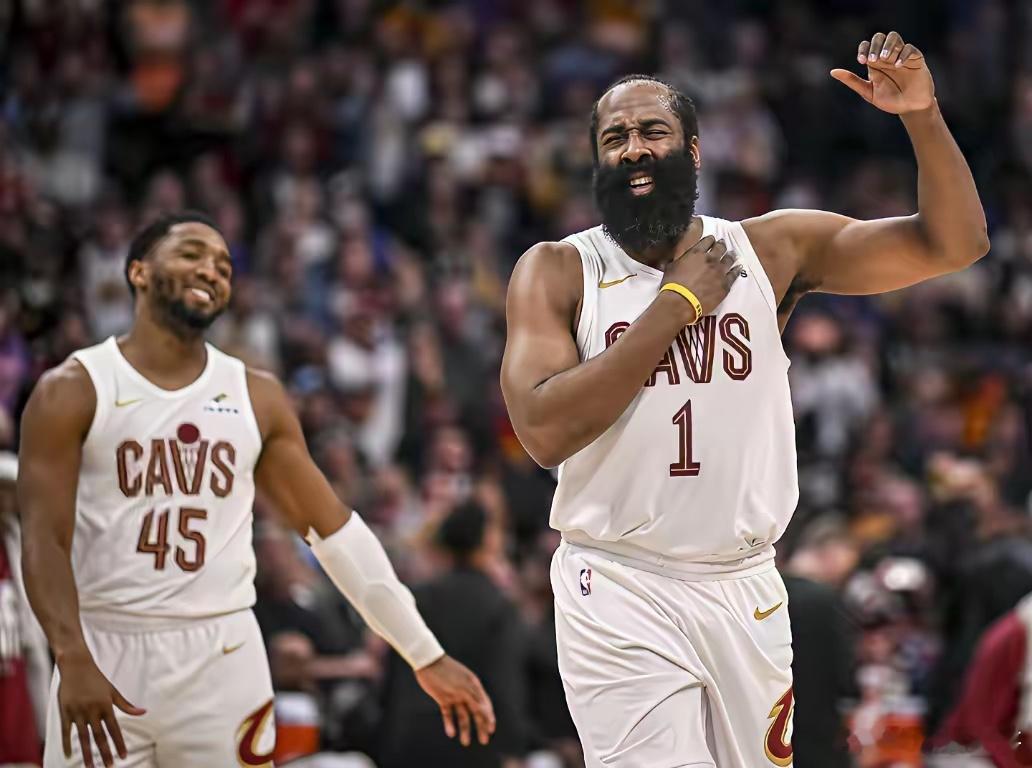 看了骑士队新援的数据对比，不得不感叹哈登的进攻实力依旧强劲！场均19.3分，还有