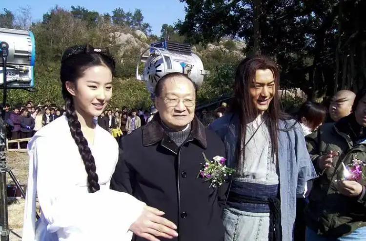 为何金庸的小说依旧风靡，梁羽生的却已无人问津？其实原因很简单！麻烦看官们右上角